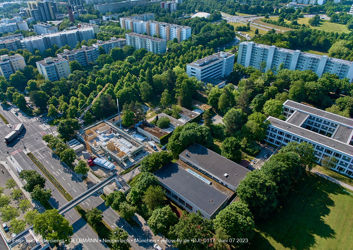 07.06.2023 - aktuelle Fotos von der »<strong><i>Baustelle zum Hort für Kinder</i></strong>« in Neuperlach in München